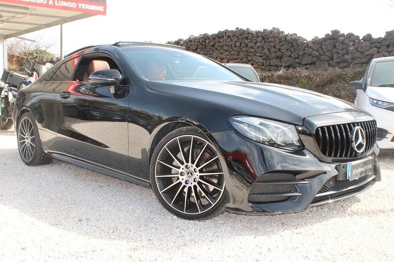 Usata Mercedes E300 244 CV (179 kW) 2018 Nero Coupé