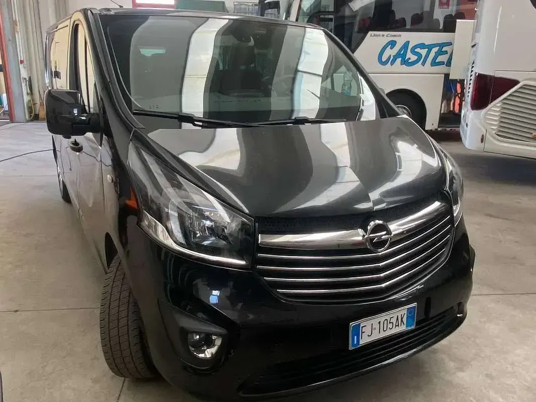 Usata Opel Vivaro 145 CV (106 kW) 2017 Nero Monovolume