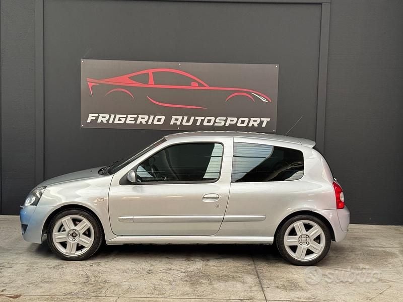 Usata Renault Clio II 172 CV (126 kW) 2003 Grigio Berlina