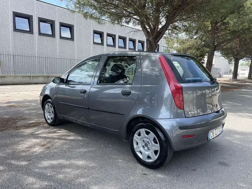 Usado Fiat Punto Dynamic 60 CV (44 kW) 2004 Utilitario