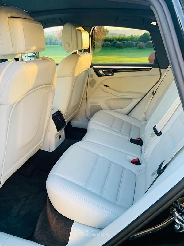 Nuova Porsche Macan 354 CV (260 kW) 2026 Nero SUV