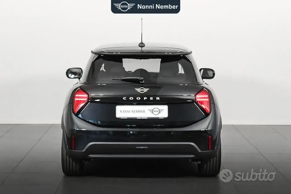 Nuova Mini Cooper 114 kW (156 CV) 2026 Midnight black Utilitaria