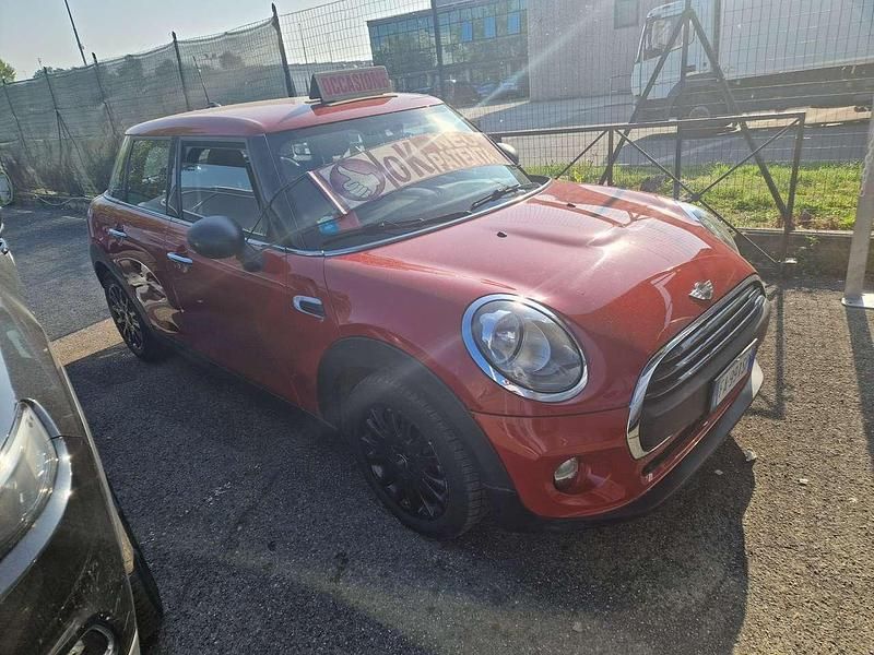 Usata Mini ONE 102 CV (75 kW) 2015 Rosso Utilitaria