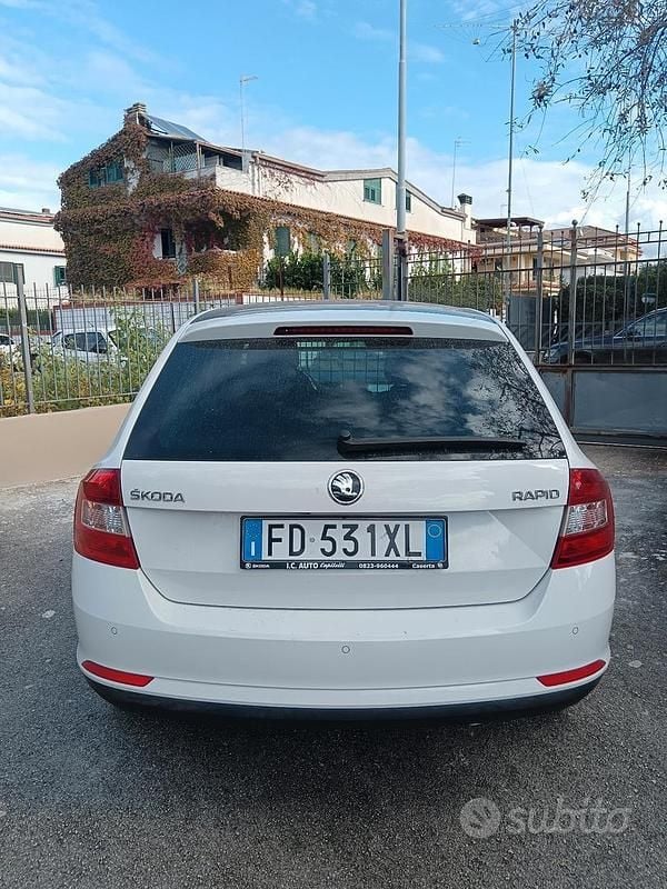 Usata Skoda Rapid 105 CV (77 kW) 2016 Bianco Berlina