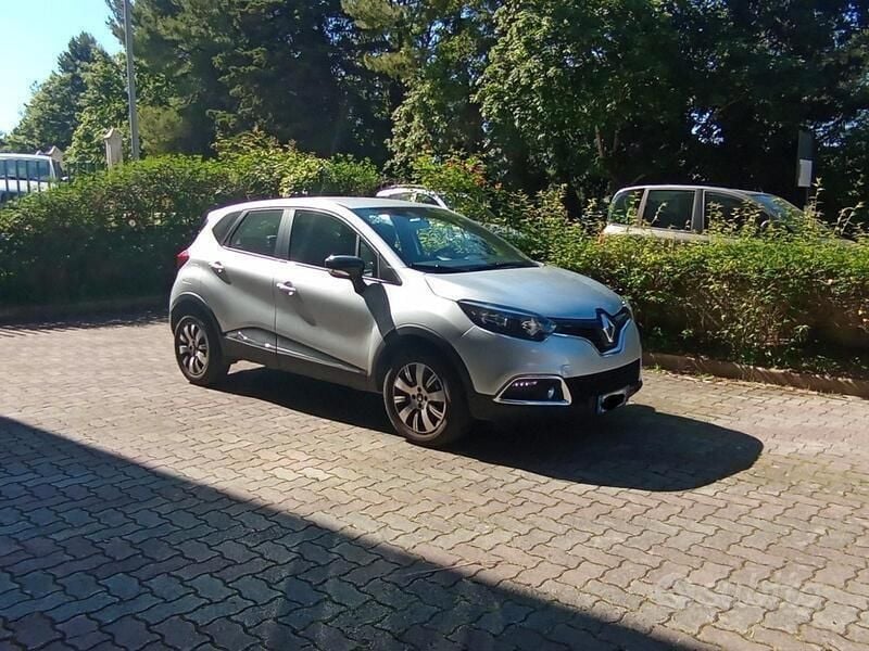 Usata Renault Captur 90 CV (66 kW) 2016 Grigio SUV