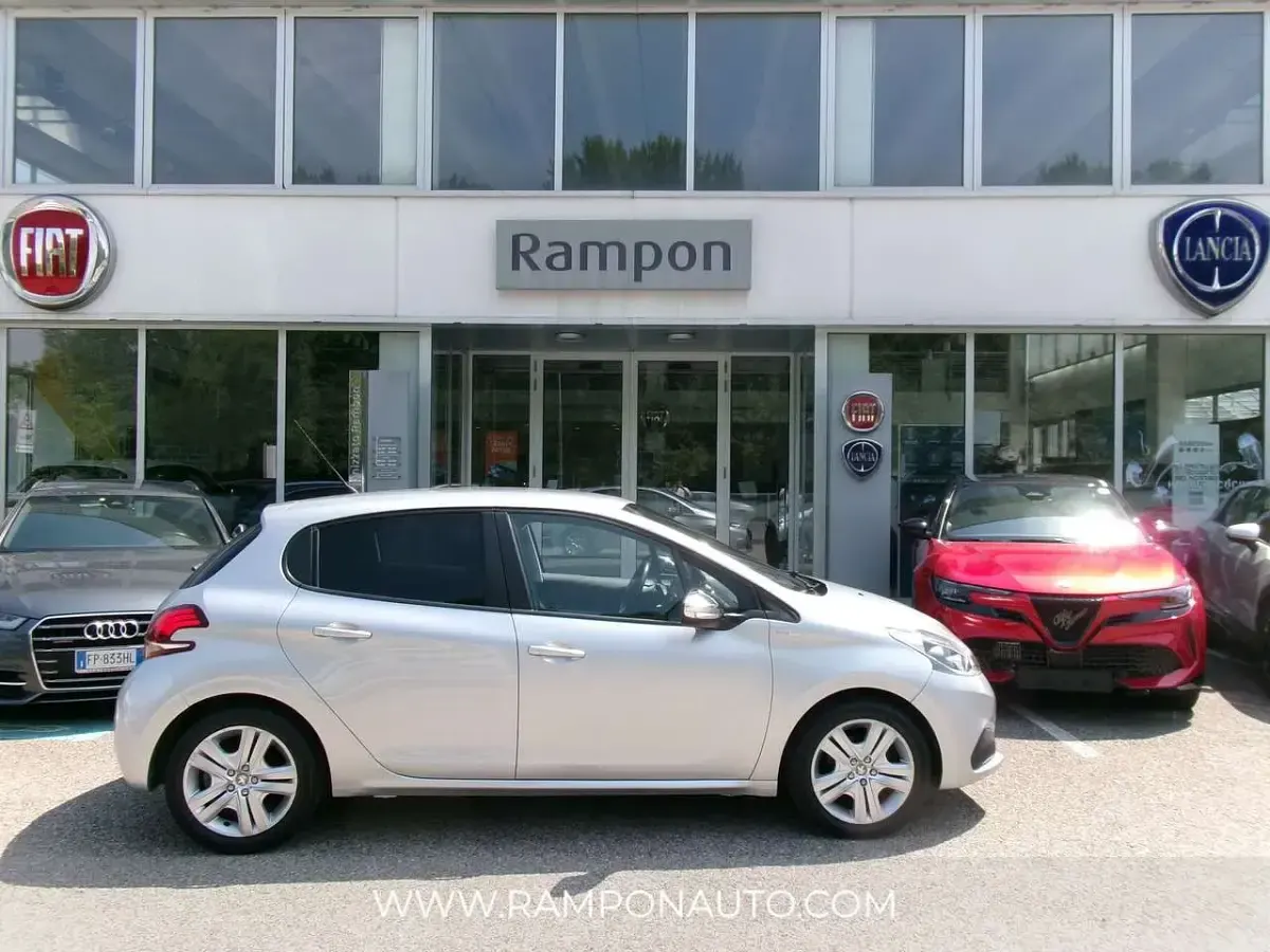 Usata Peugeot 208 Allure 82 CV (60 kW) 2018 Grigio Utilitaria