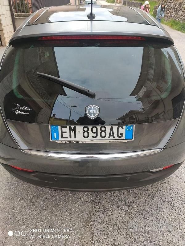 Usata Lancia Delta 120 CV (88 kW) 2014 Grigio Utilitaria
