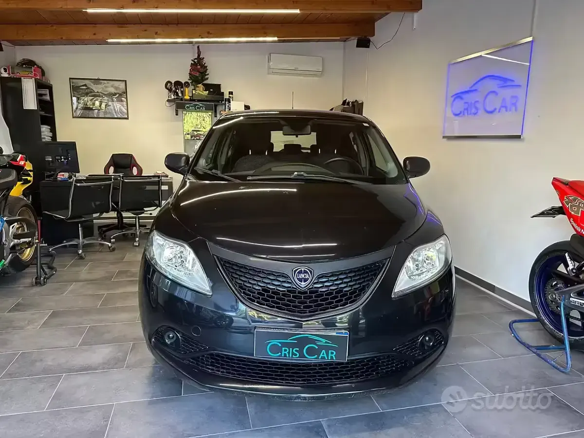 Usata Lancia Ypsilon 69 CV (50 kW) 2018 Nero Utilitaria