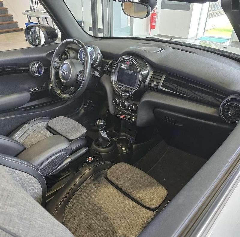 Usata Mini One Cabriolet 102 CV (75 kW) 2019 Argento perlato Cabrio