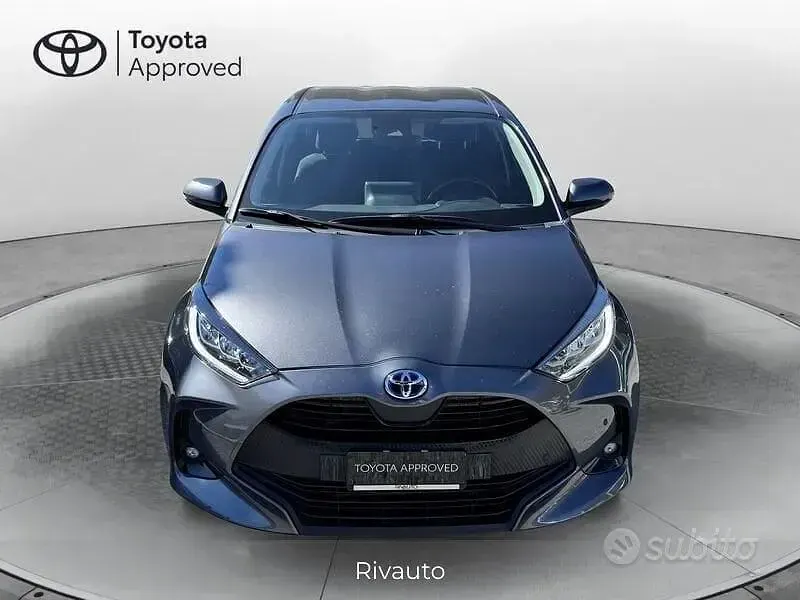 Usata Toyota Yaris Hybrid Trend 116 CV (85 kW) 2022 Grigio Berlina