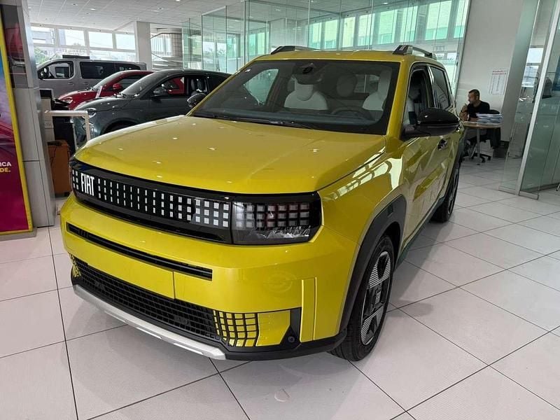 Nuova Fiat Grande Panda La Prima 110 CV (80 kW) 2025 Giallo Utilitaria