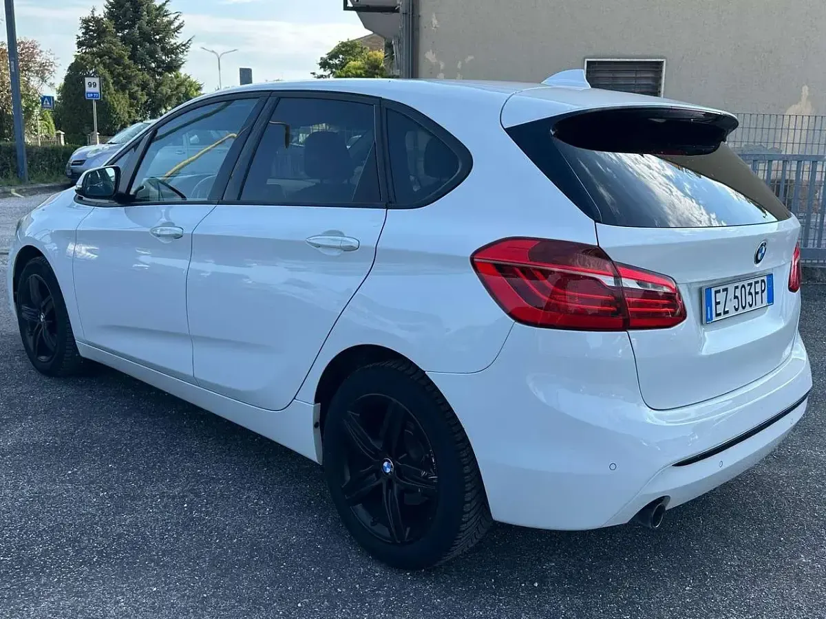 Usata BMW 218 Active Tourer Sport Line 150 CV (110 kW) 2015 Bianco pastello Monovolume
