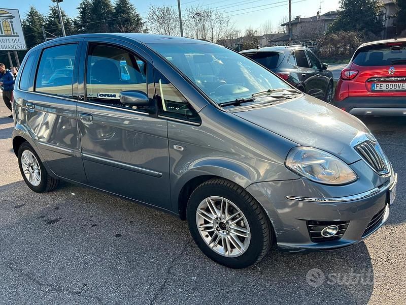 Usata Lancia Musa 95 CV (69 kW) 2008 Grigio Monovolume