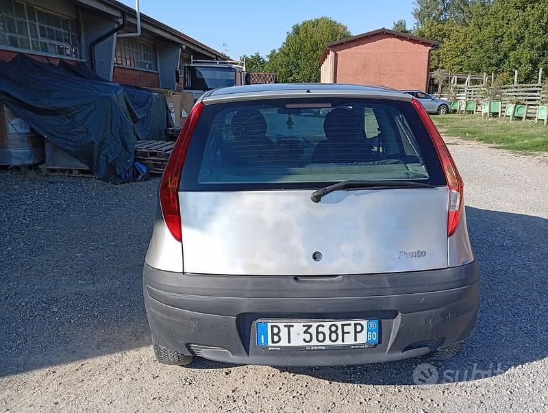 Usata Fiat Punto 80 CV (58 kW) 2001 Grigio Utilitaria