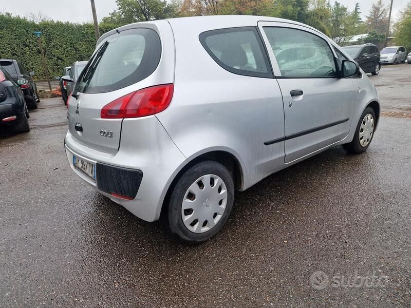 Grigio Usata 2008 Mitsubishi Colt Tre volumi | 2200 € (Ottimo prezzo) - Immagine 1/4