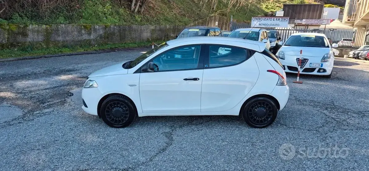 Usata Lancia Ypsilon Gold 69 CV (50 kW) 2018 Bianco Utilitaria