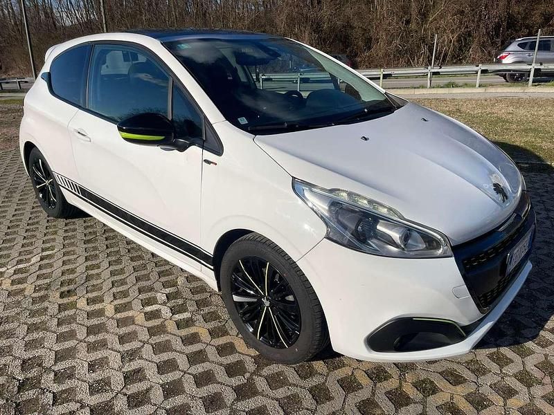 Usata Peugeot 208 Allure 82 CV (60 kW) 2016 Bianco Utilitaria