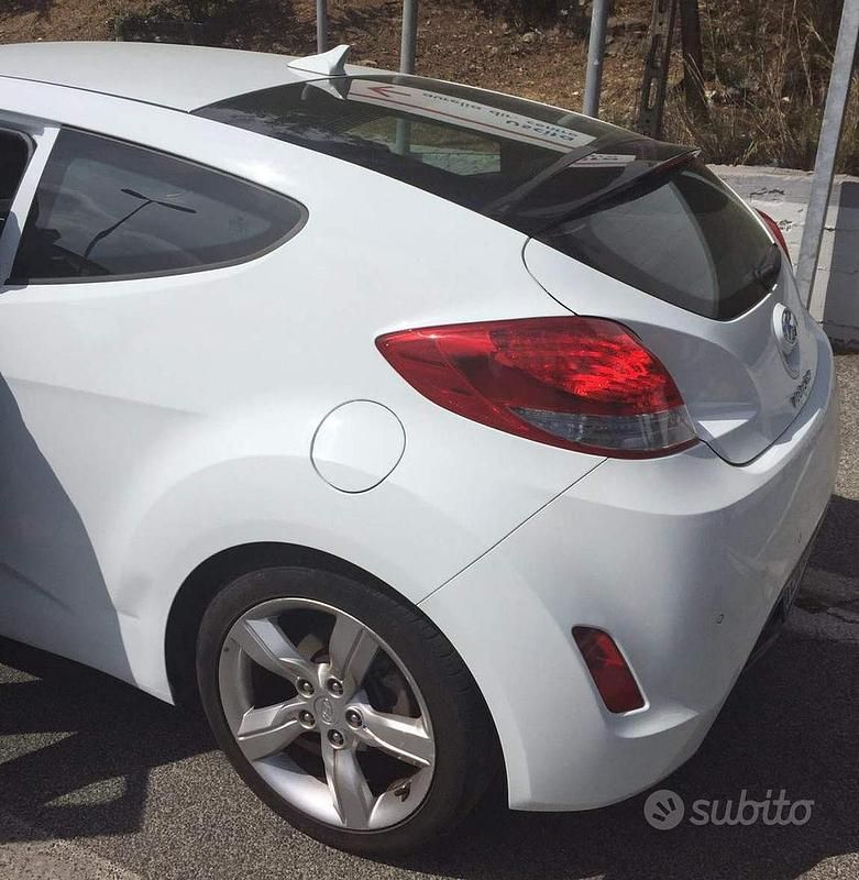 Usata Hyundai Veloster 140 CV (102 kW) 2012 Bianco Utilitaria