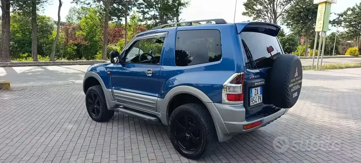Usata Mitsubishi Pajero 202 CV (148 kW) 2002 Bluazzurro SUV