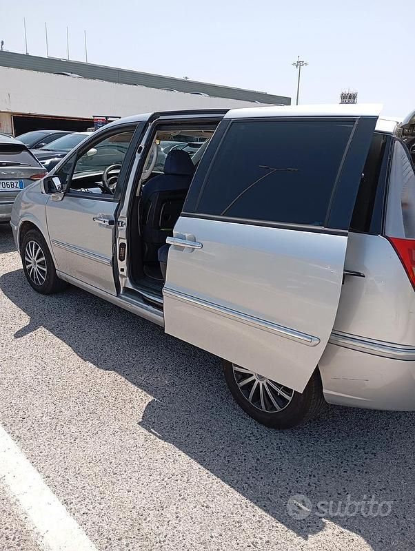 Usata Lancia Phedra 128 CV (94 kW) 2006 Grigio Monovolume