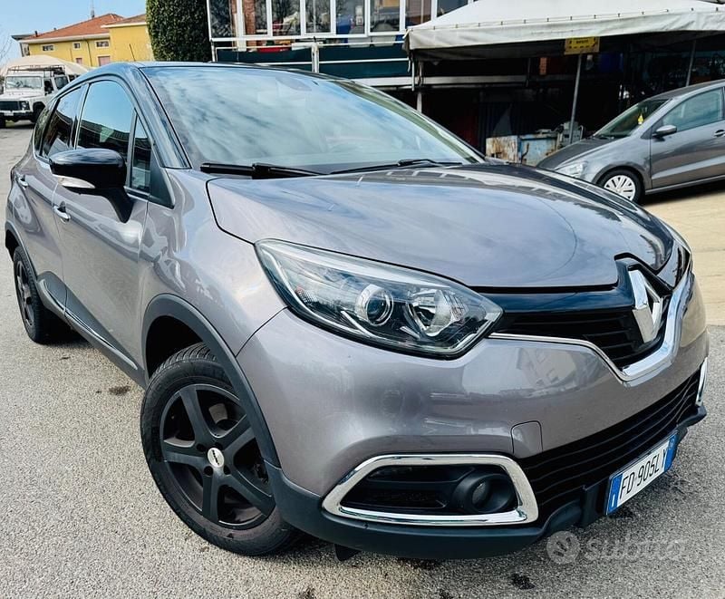 Usata Renault Captur Intens 120 CV (88 kW) 2016 Grigio SUV