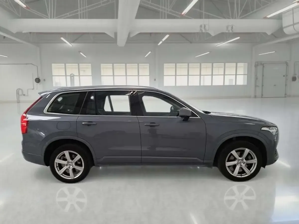 Usata Volvo XC90 Core 250 CV (183 kW) 2023 Grigio SUV