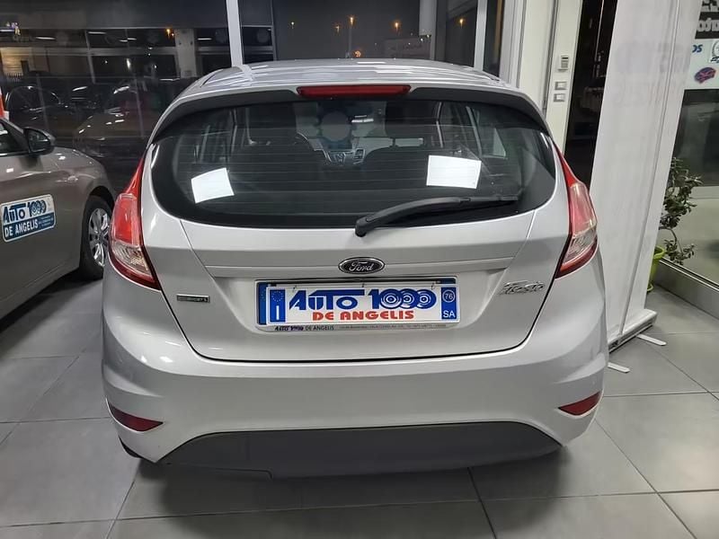 Usata Ford Fiesta 100 CV (73 kW) 2017 Argento Utilitaria
