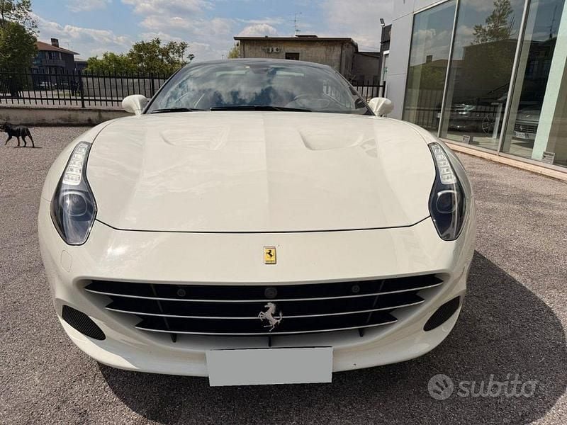 Usata Ferrari California 560 CV (411 kW) 2015 Bianco Cabrio