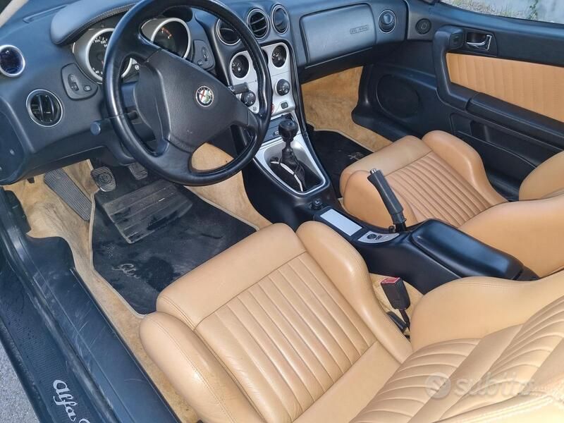 Usata Alfa Romeo GTV 201 CV (147 kW) 2000 Nero Coupé