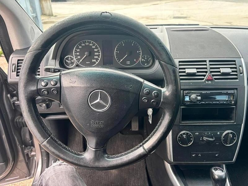 Usata Mercedes A180 108 CV (79 kW) 2010 Grigio Berlina