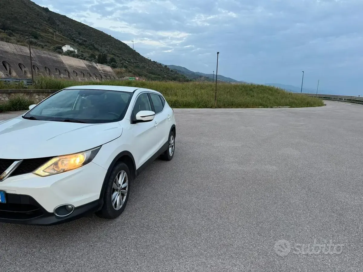 Usata Nissan Qashqai 131 CV (96 kW) 2014 Bianco SUV