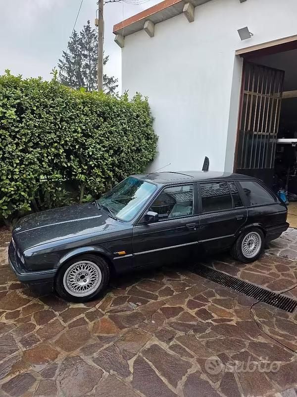Usata BMW 320 129 CV (94 kW) 1989 Nero Station wagon