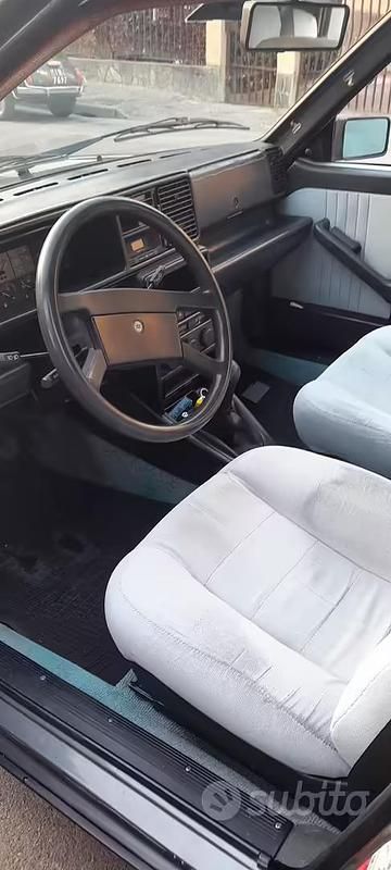 Usata Lancia Delta 75 CV (55 kW) 1991 Utilitaria