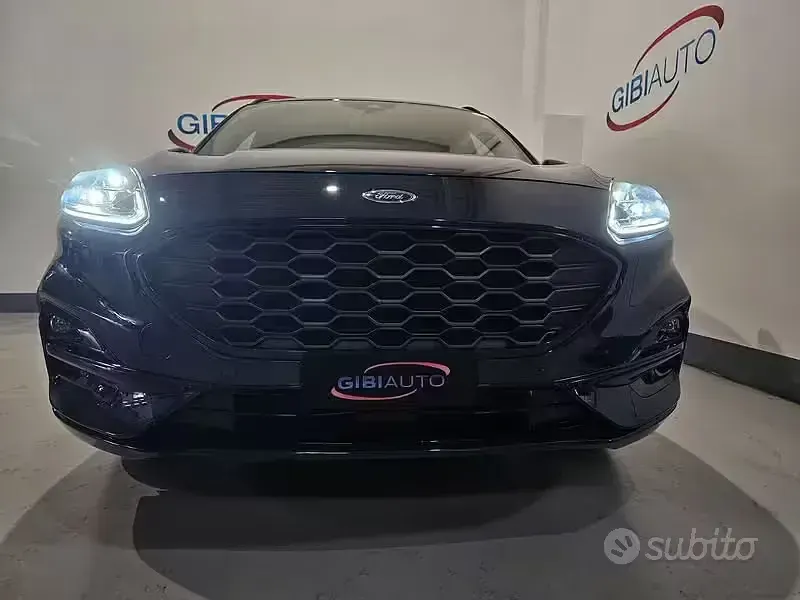 Usata Ford Kuga ST-Line X 225 CV (165 kW) 2023 Blu scuro SUV