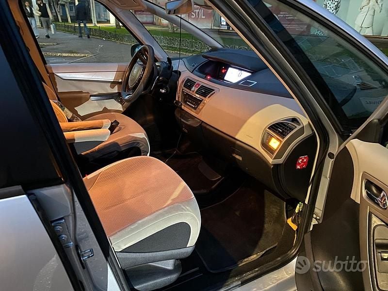 Grigio Usata 2007 Citroën Grand C4 Picasso Monovolume | 3500 € (Buon prezzo) - Immagine 1/4