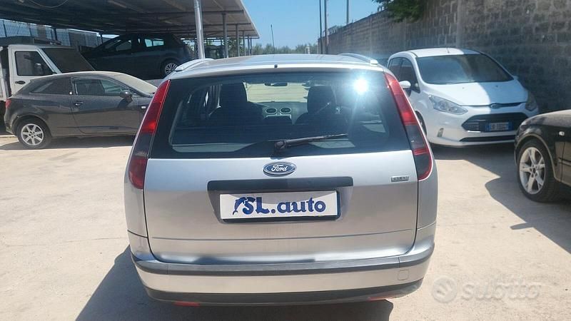 Usata Ford Focus S 110 CV (80 kW) 2006 Grigio Station wagon