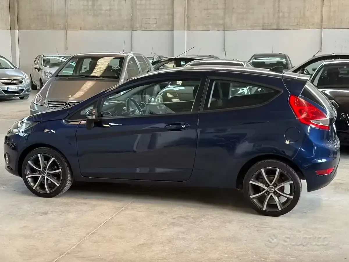 Usata Ford Fiesta Titanium 60 CV (44 kW) 2012 Blu Berlina
