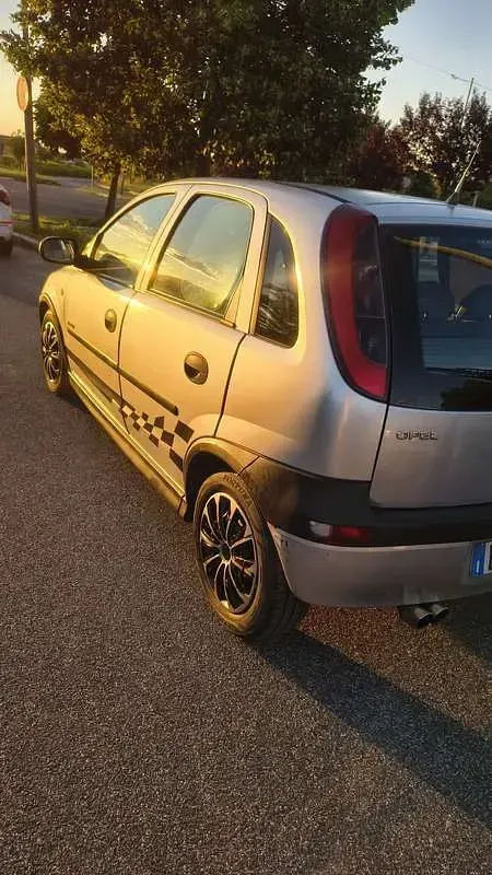 Usata Opel Corsa Edition 65 CV (47 kW) 2000 Berlina