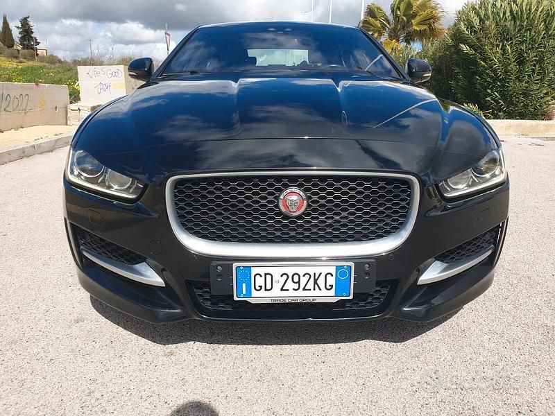 Nero Usata 2015 Jaguar XE R-Sport Tre volumi | 12.800 € (Buon prezzo) - Immagine 1/4