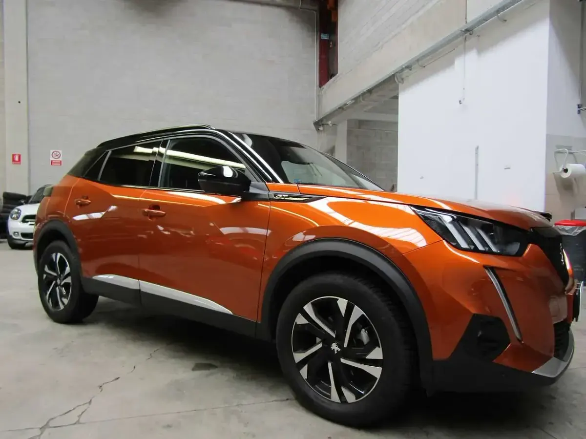 Usata Peugeot 2008 GT-line 131 CV (96 kW) 2022 Orange fusion metallic SUV