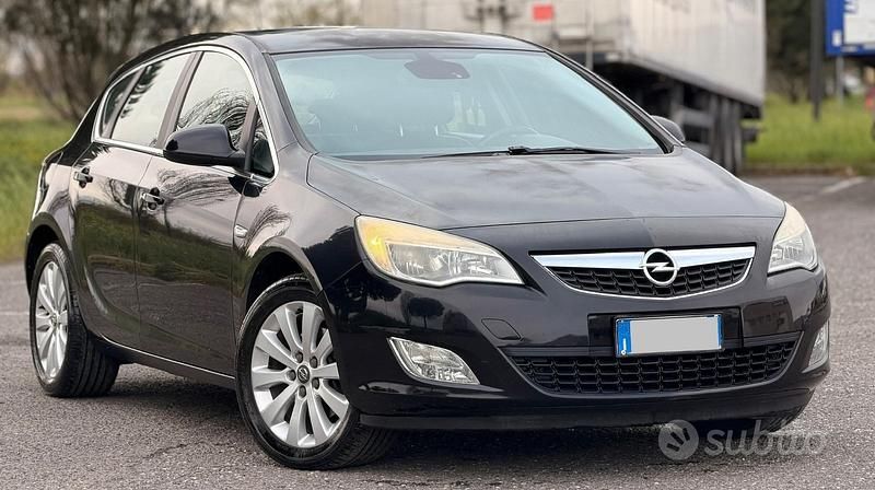 Begagnad Opel Astra Cosmo 125 HK (91 kW) 2010 Svart Sedan