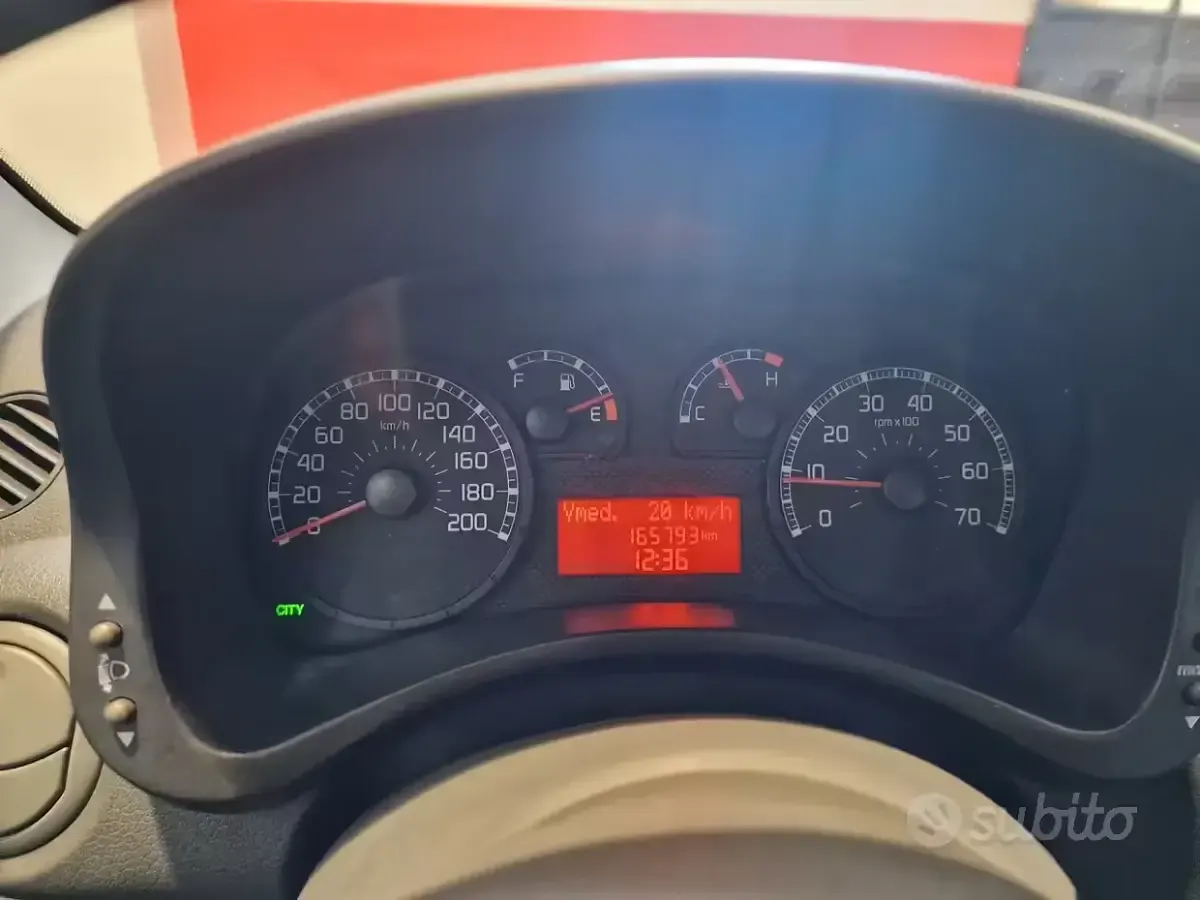 Usata Fiat Panda Climbing 60 CV (44 kW) 2007 Giallo Utilitaria