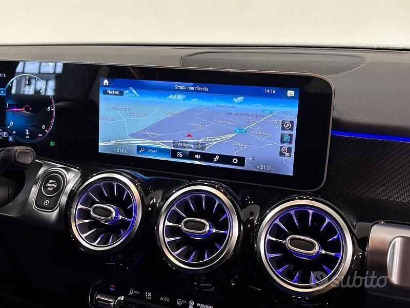 Usata Mercedes GLB200 Premium 150 CV (110 kW) 2021 Argento SUV