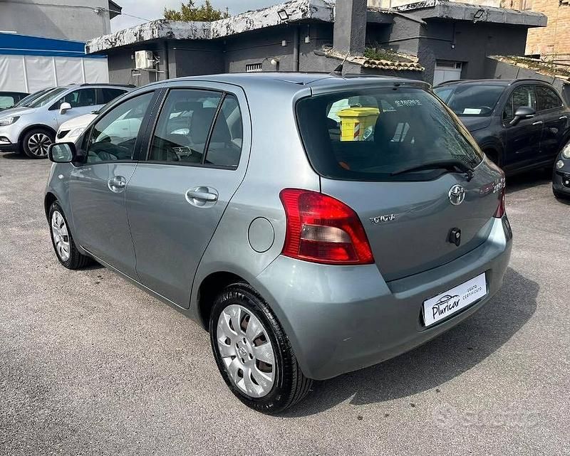 Begagnad Toyota Yaris Sol 69 HK (50 kW) 2007 Grå Halvkombi
