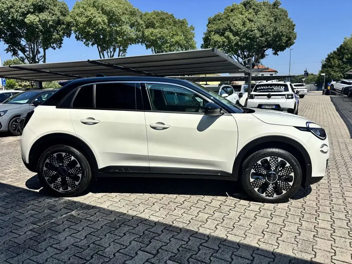Nuova Fiat 600 La Prima 110 CV (80 kW) 2026 Bianco SUV