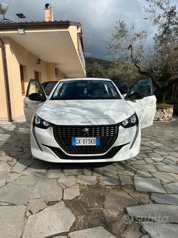 Bianco Usata 2022 Peugeot 208 Allure Due volumi | 14.000 € (Buon prezzo) - Immagine 1/4