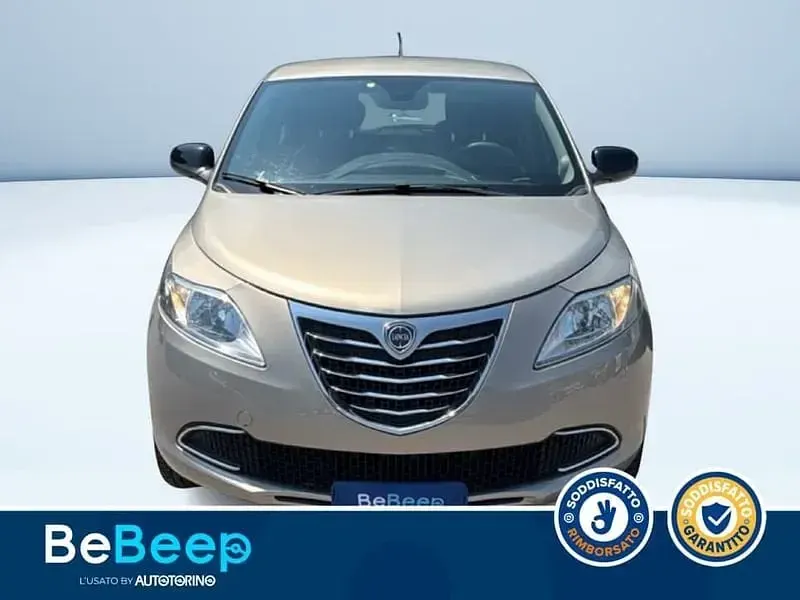Usata Lancia Ypsilon Gold 69 CV (50 kW) 2015 Beige metallizzato Utilitaria