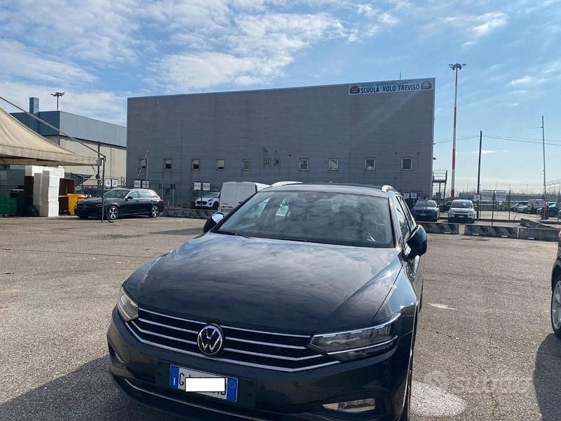 Usata VW Passat Business 150 CV (110 kW) 2022 Grigio Station wagon