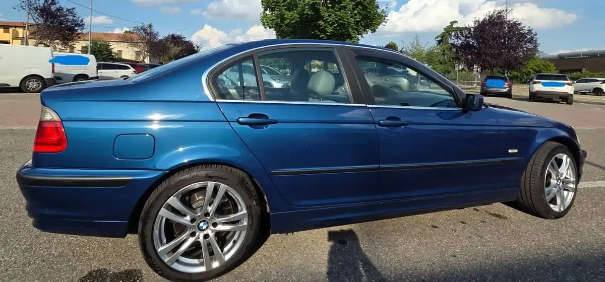 Usata BMW 330 Efficient Dynamics 231 CV (169 kW) 2001 Blu/azzurro Berlina
