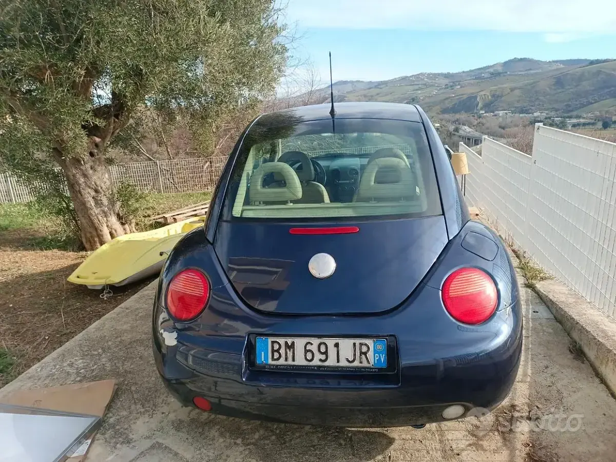 Usata VW New Beetle 90 CV (66 kW) 2000 Blu Utilitaria